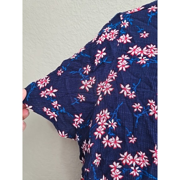 Lane Bryant Tunic Blouse Women Blue White Floral Cutout Flutter Sleeve 18/20 - Picture 2 of 4